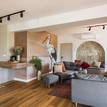 Palo Borbirtok - Bed And Wine פלוזנק